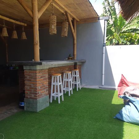 Dhm Surf Villa Kuta  Zewnętrze zdjęcie