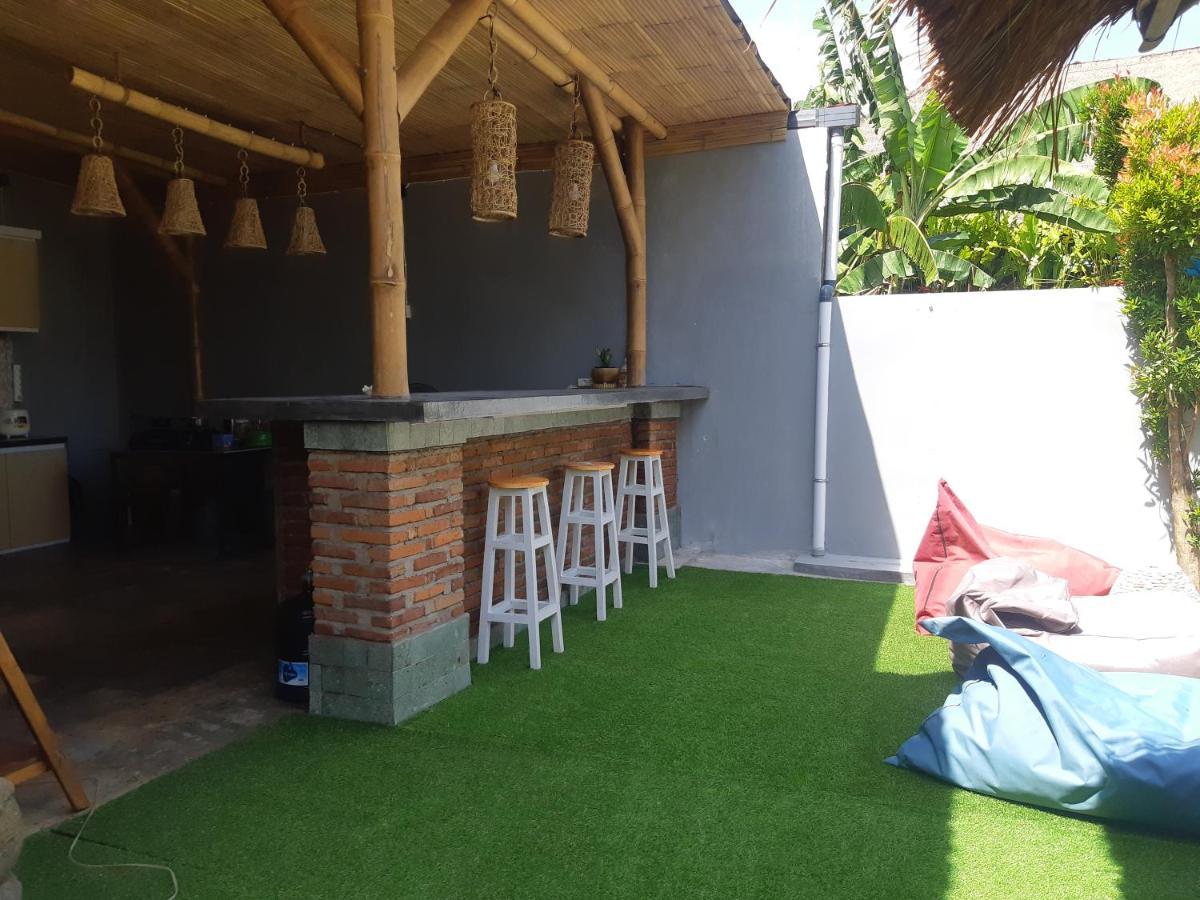 Dhm Surf Villa Kuta  Zewnętrze zdjęcie