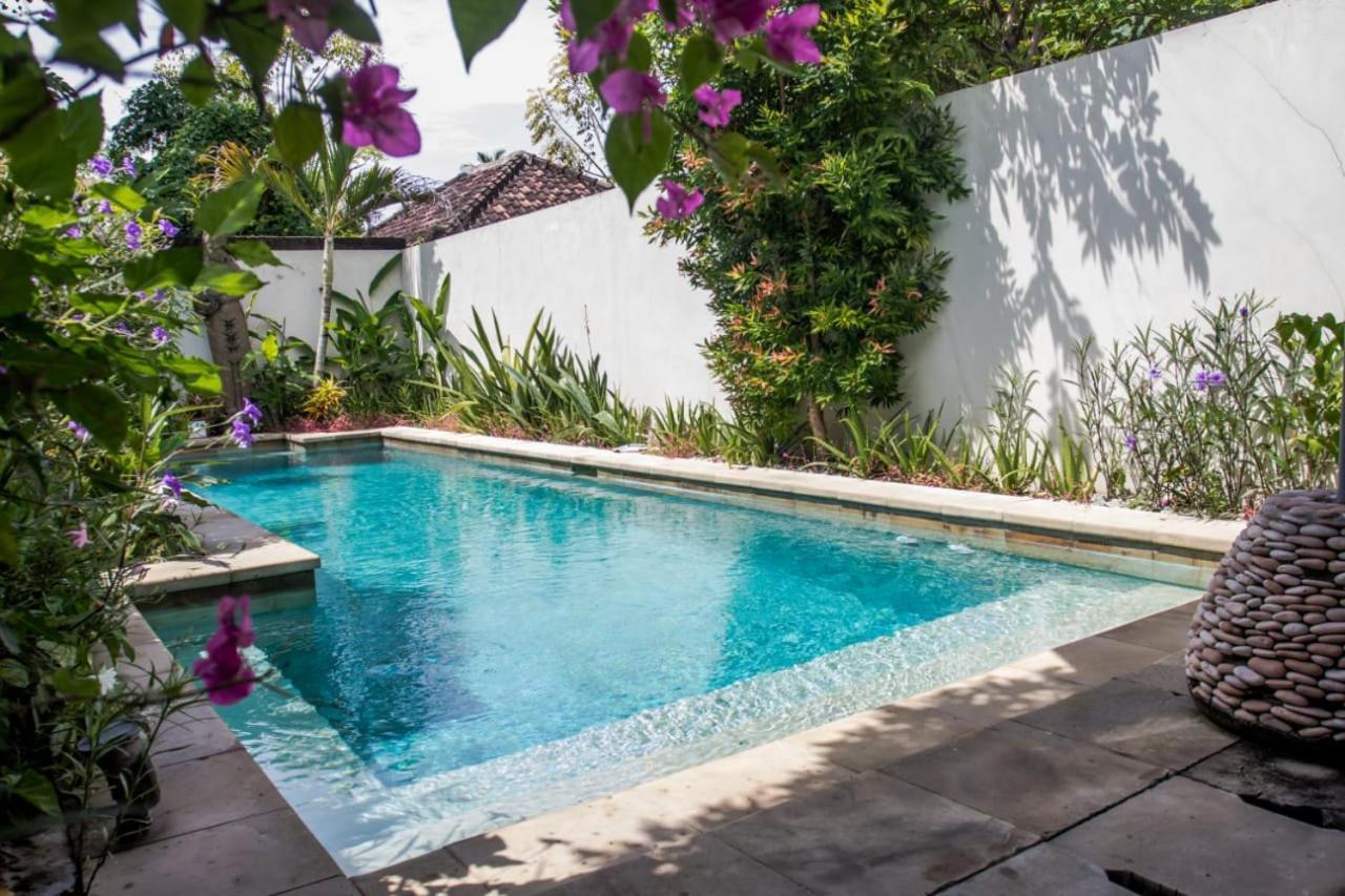 Dhm Surf Villa Kuta  Zewnętrze zdjęcie